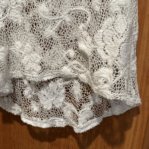 Gorgeous top for the summer. Excellent condition. - Picture 4 of 5